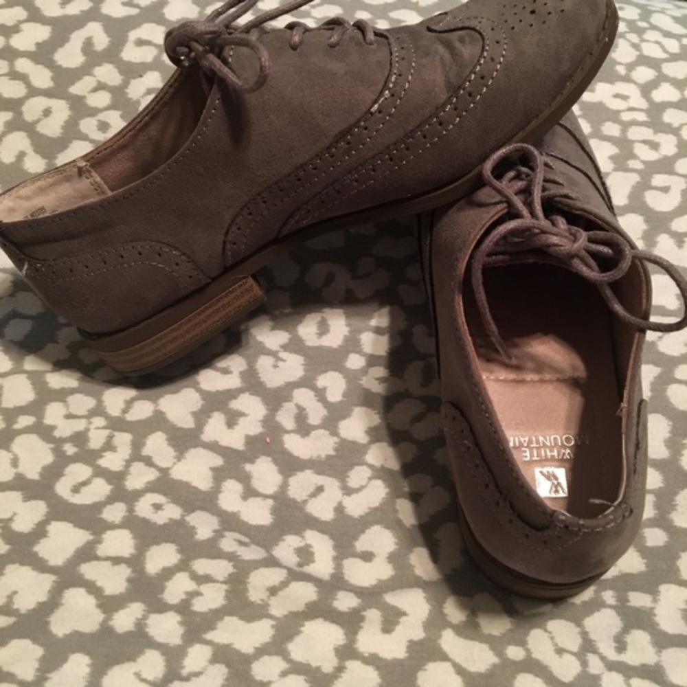 White Mountain | Grey Suede LaceUp Oxford. Sz 6 Wh